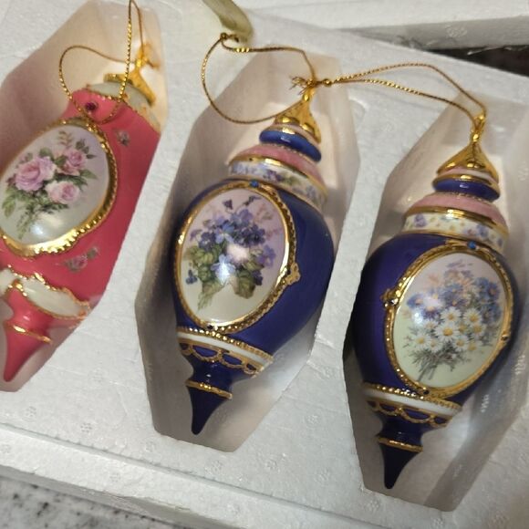 The Bradford Exchange.. Lena Liu's Forever Flowers Ornaments.. - Picture 11 of 15